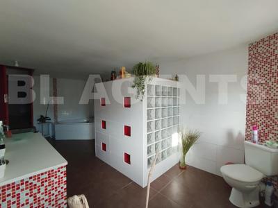 Maison - 220 m² - 9 pièces