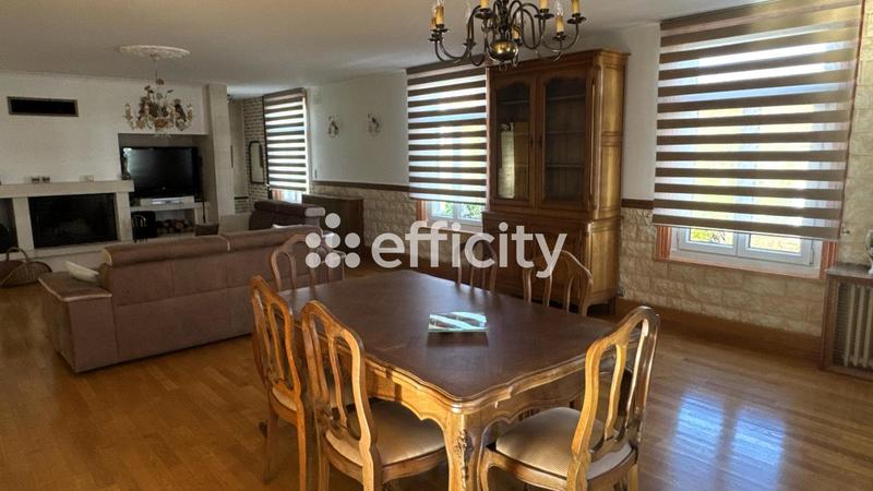 Maison - 255 m² - 7 pièces