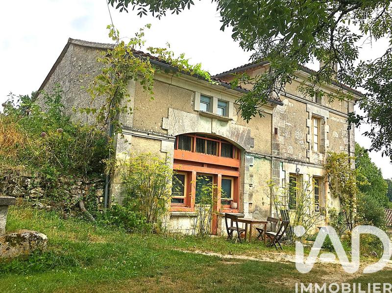 Maison - 1 220 m² - 28 pièces