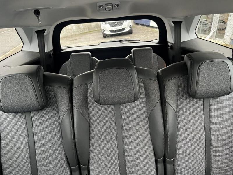 Peugeot 5008 II Puretech 130 s&amp;amp;S Allure (7 places)