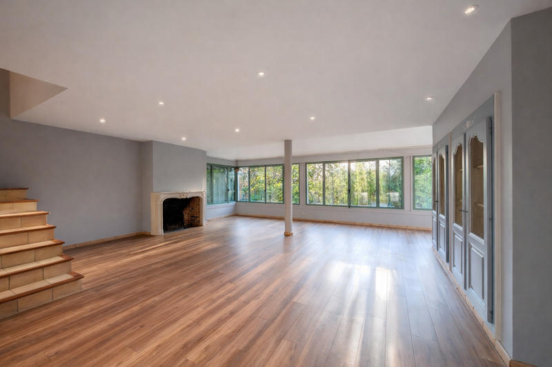 Propriété - 230 m² - 6 pièces