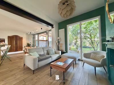 Maison - 180 m² - 8 pièces