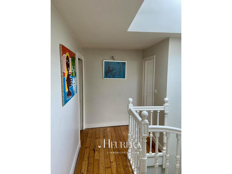 Maison - 220 m² - 6 pièces