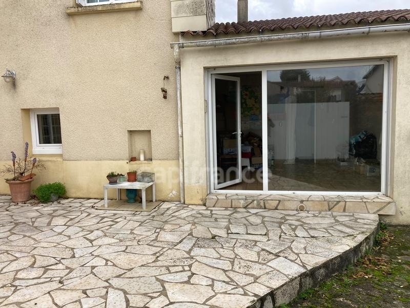 Maison - 240 m² - 9 pièces