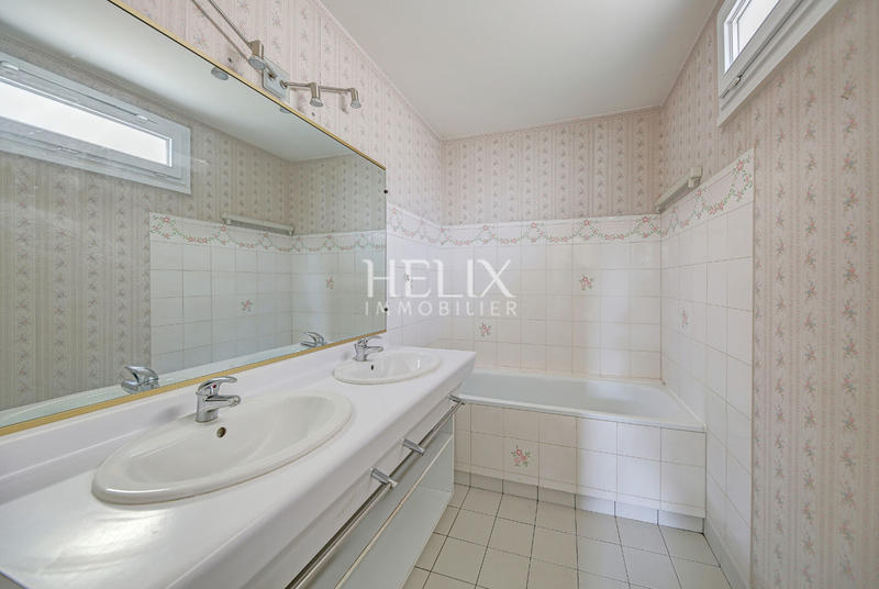 Maison - 141 m² - 7 pièces