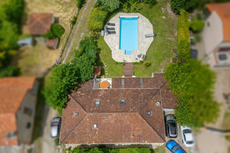 Propriété - 318 m² - 7 pièces