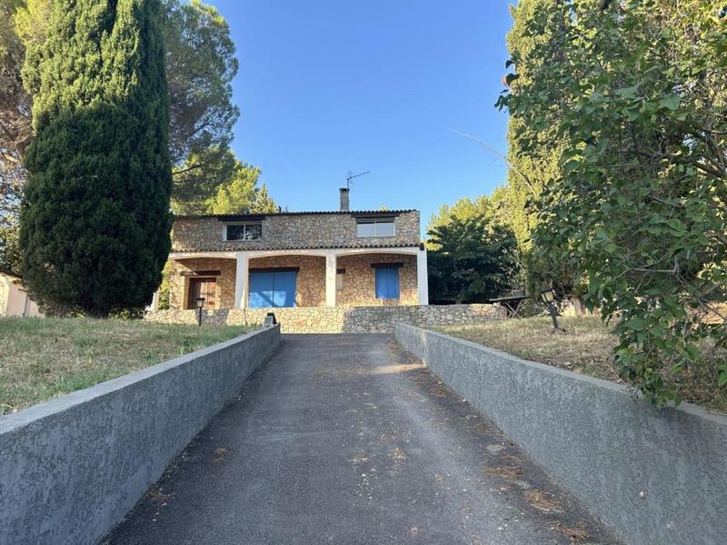 Propriété - 230 m² - 6 pièces