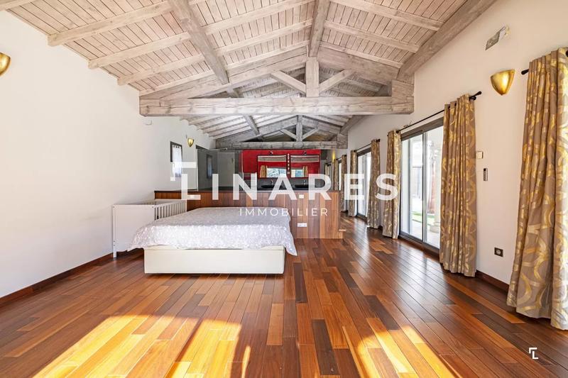 Maison - 360 m² - 5 pièces