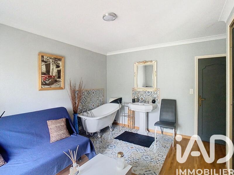 Maison - 238 m² - 8 pièces