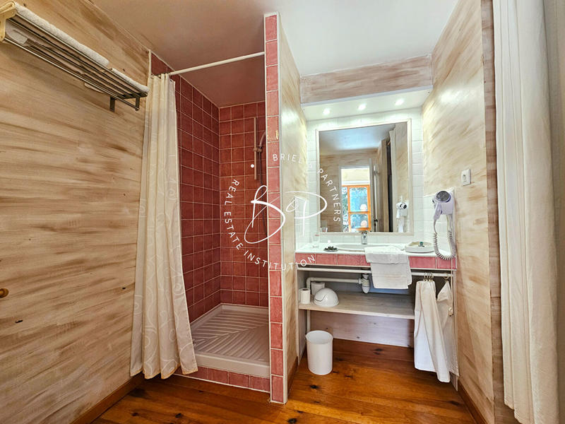 Maison - 236 m² - 10 pièces