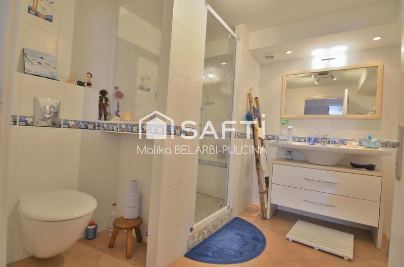 Villa - 208 m² - 9 pièces