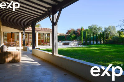 Maison - 300 m² - 9 pièces