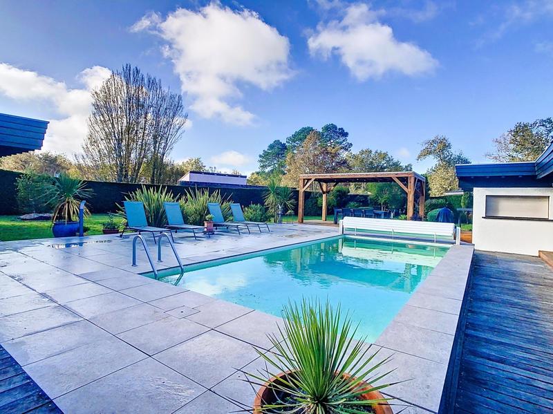 Maison - 310 m² - 10 pièces