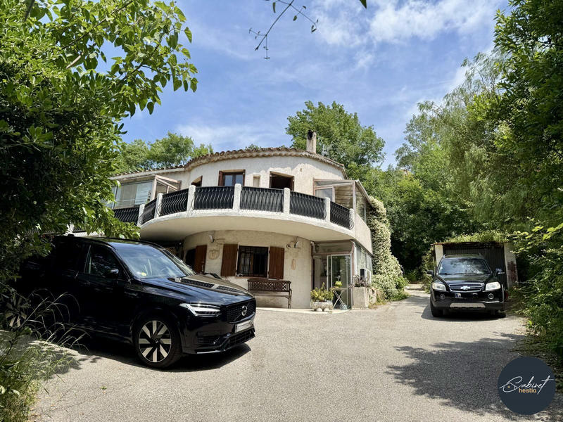 Appartement - 94 m² - 4 pièces