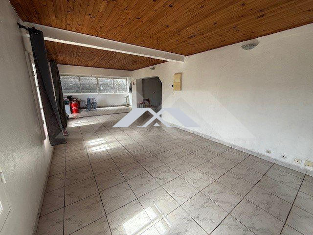 Maison - 180 m² - 5 pièces