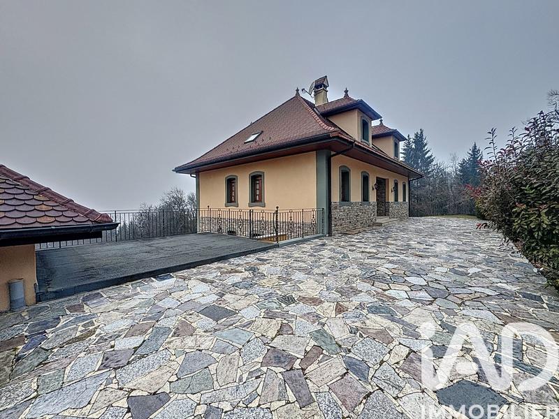 Maison - 290 m² - 8 pièces