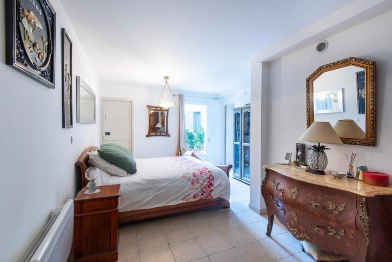 Maison - 255 m² - 10 pièces