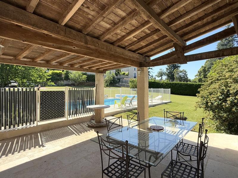 Maison - 345 m² - 13 pièces