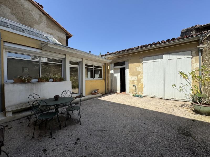 Maison - 225 m² - 7 pièces