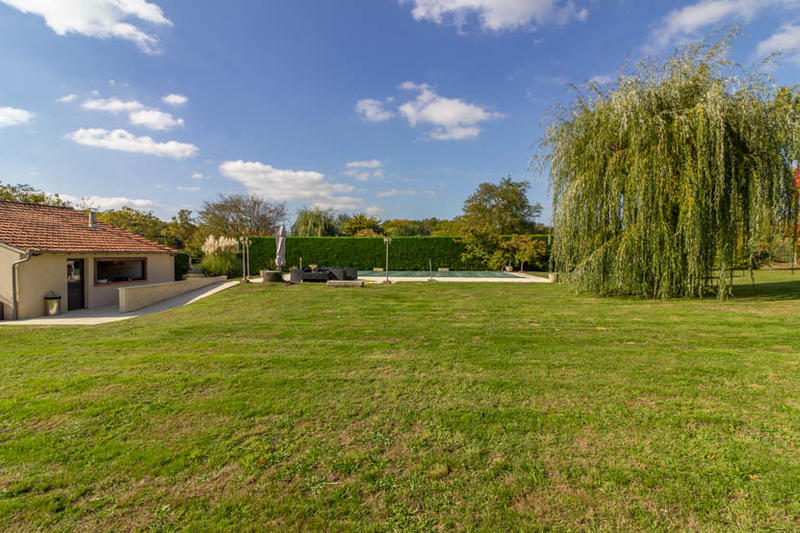 Maison - 300 m² - 8 pièces