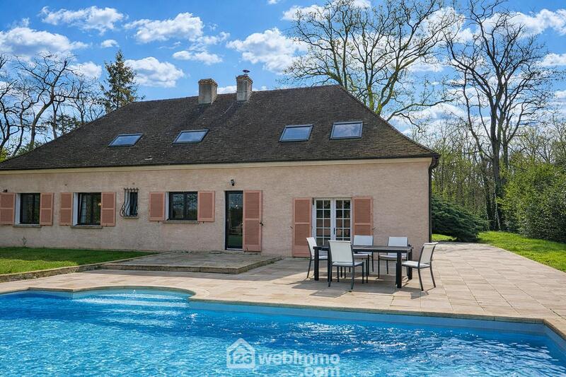 Maison - 210 m² - 8 pièces