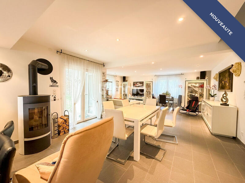 Demeure - 254 m² - 7 pièces