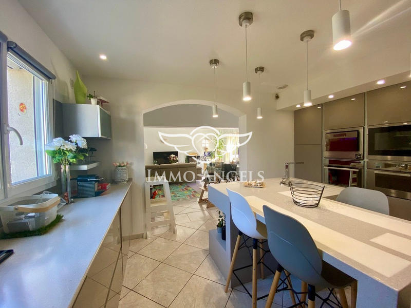 Maison traditionnelle - 165 m² - 7 pièces