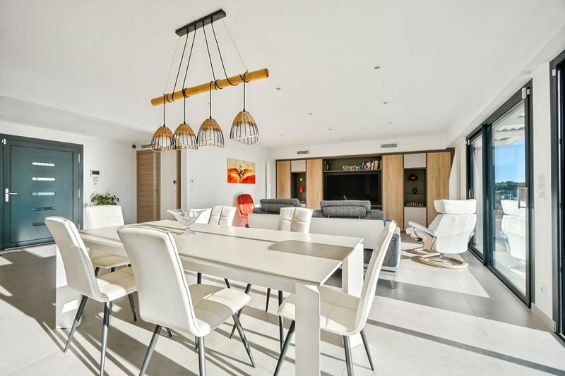 Maison - 260 m² - 6 pièces