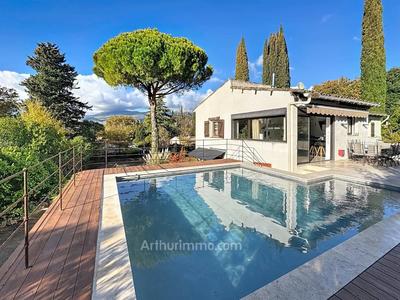 Maison - 201 m² - 7 pièces