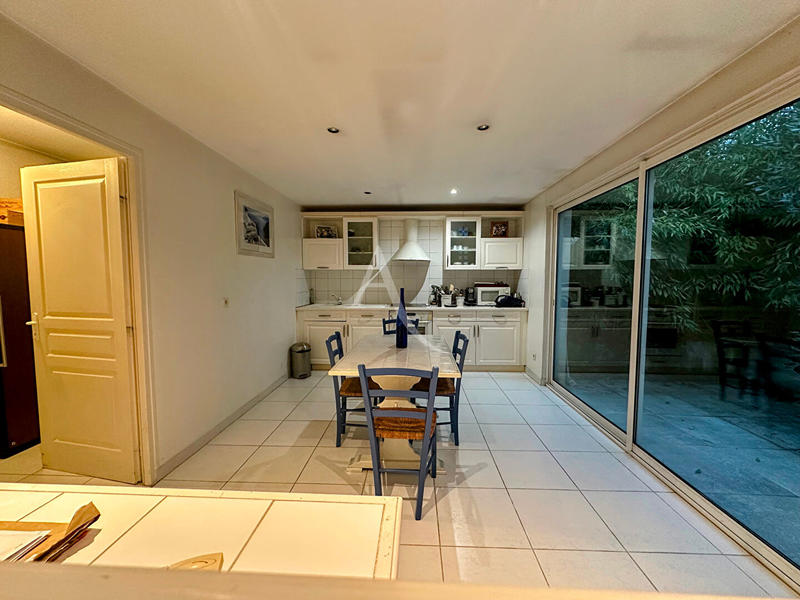 Maison - 201 m² - 5 pièces