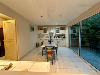 Maison - 201 m² - 5 pièces