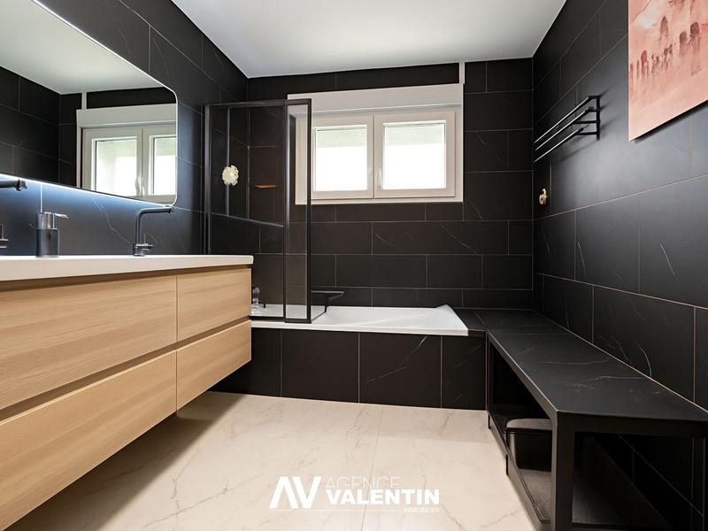 Maison - 95 m² - 5 pièces