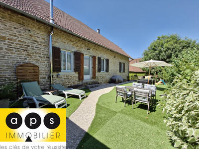 Maison - 335 m² - 10 pièces