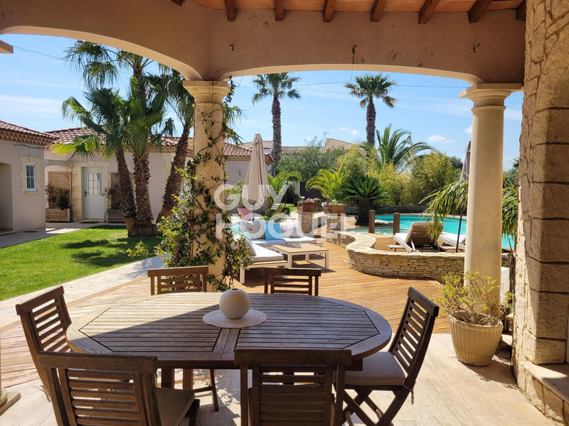 Villa - 258 m² - 8 pièces