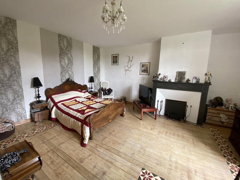 Maison - 240 m² - 8 pièces