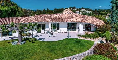 Maison - 490 m² - 10 pièces