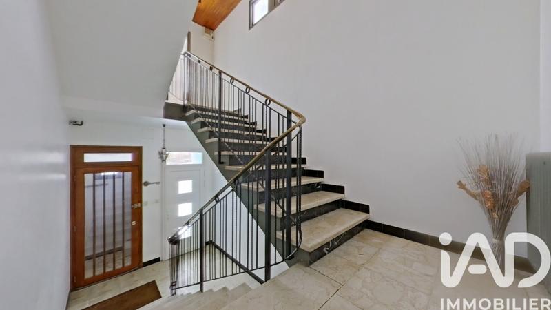 Maison - 211 m² - 8 pièces