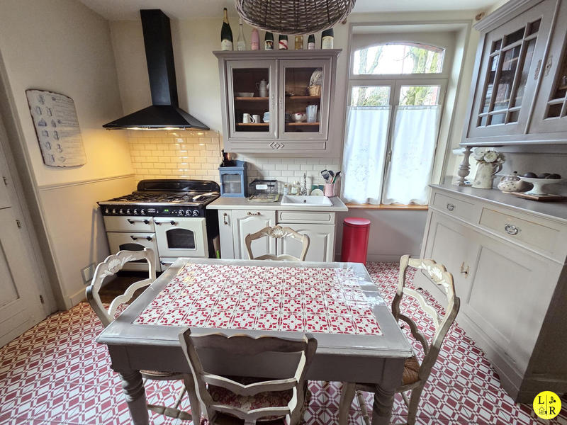 Maison - 327 m² - 10 pièces