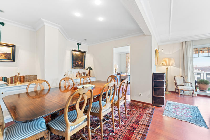 Appartement - 151 m² - 5 pièces