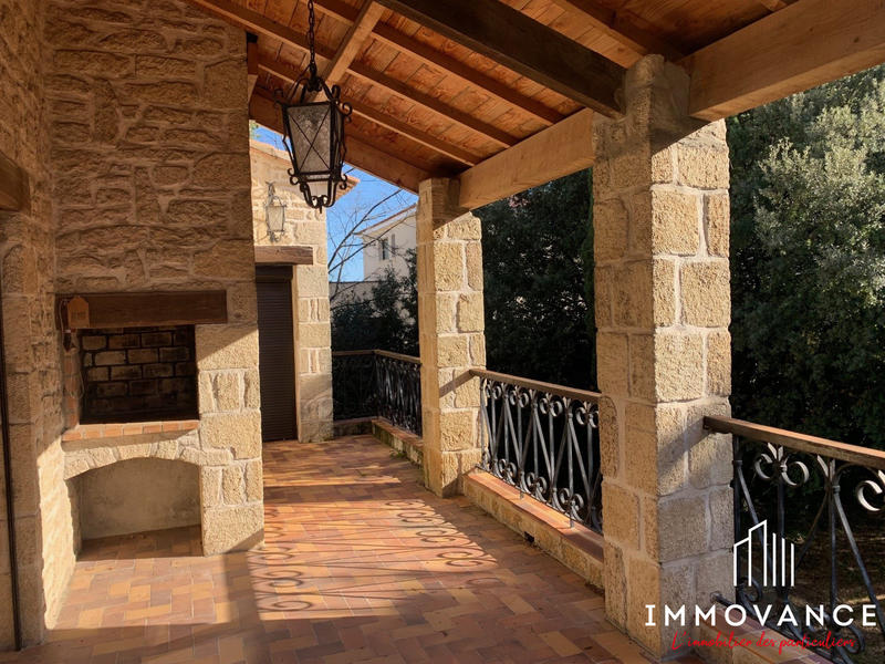 Maison - 230 m² - 7 pièces