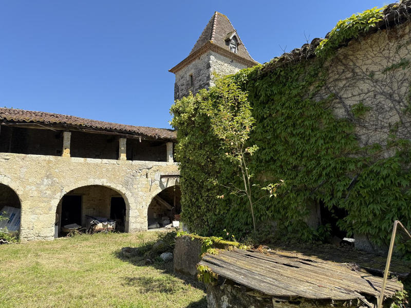 Maison de village - 200 m² - 2 pièces