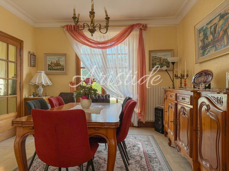 Maison ancienne - 253 m² - 8 pièces