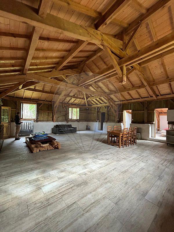 Propriété - 284 m² - 10 pièces