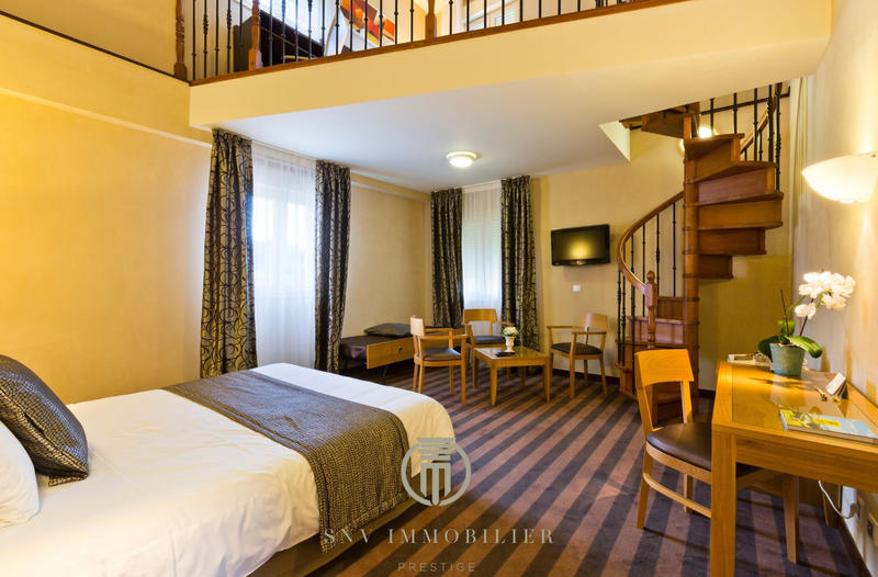 Propriété - 1 457 m² - 34 pièces