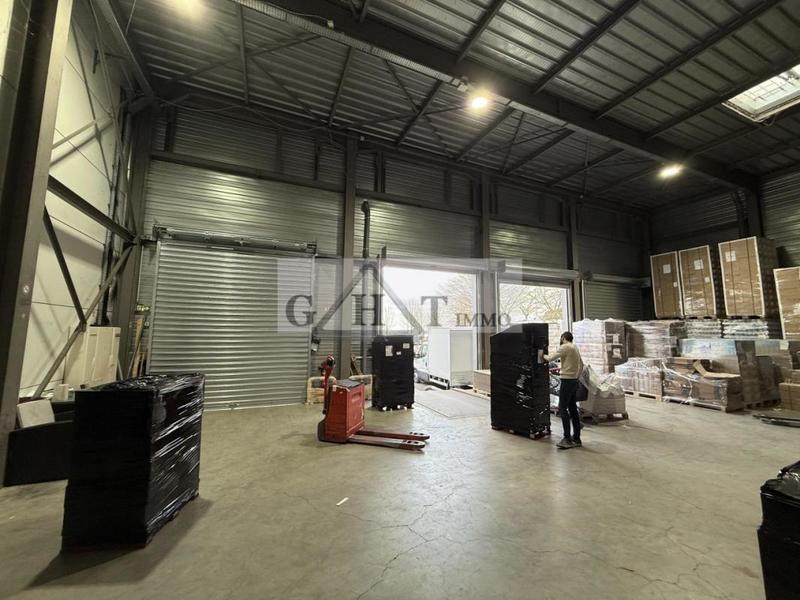 Entrepôt - 1 990 m²