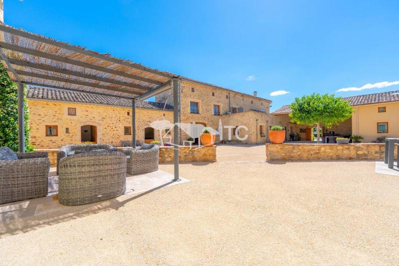 Propriété - 537 m² - 12 pièces