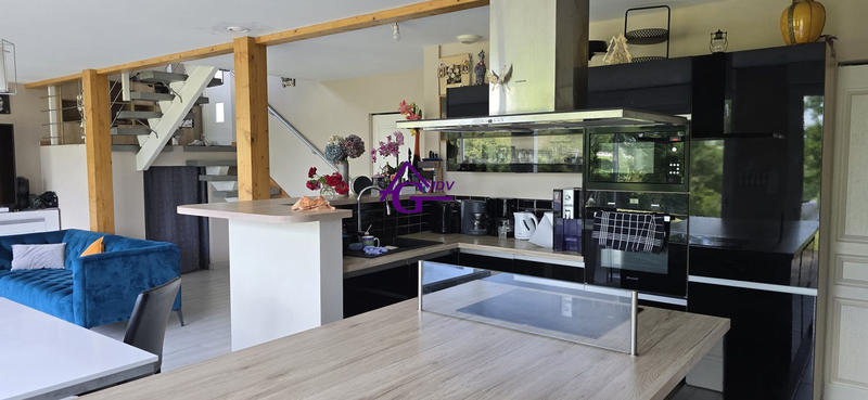 Maison - 140 m² - 6 pièces