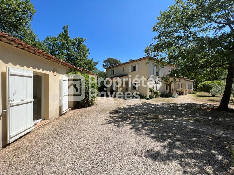 Maison - 324 m² - 5 pièces