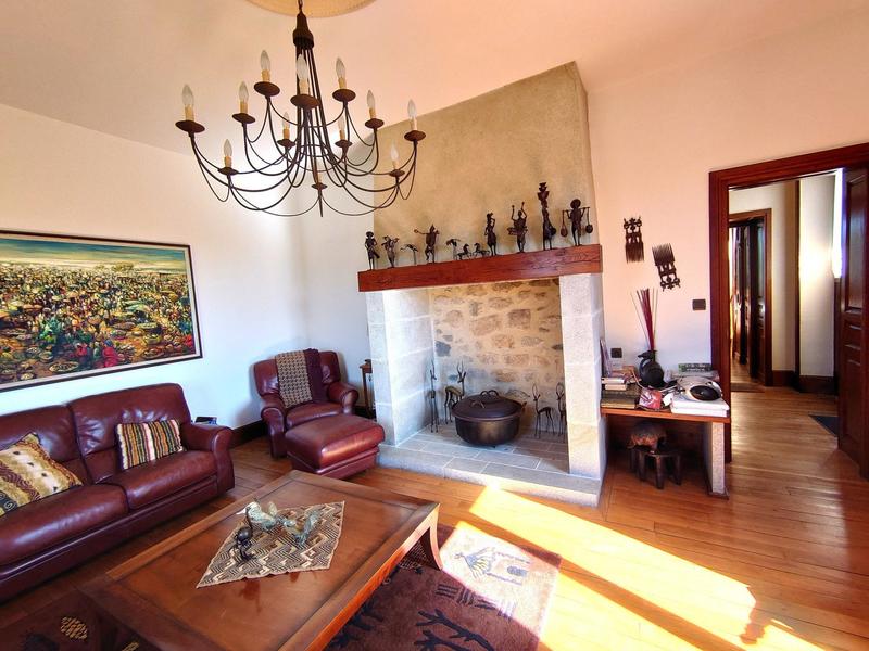 Maison - 246 m² - 8 pièces