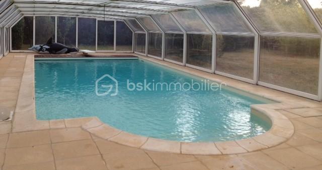 Maison - 302 m² - 9 pièces